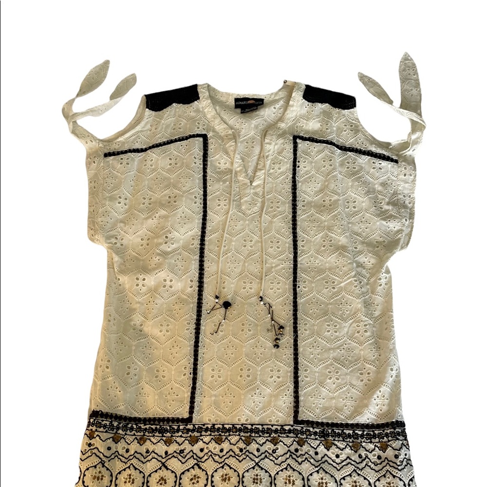 Beautiful off white dress from Anthropology. Size L. Black details.